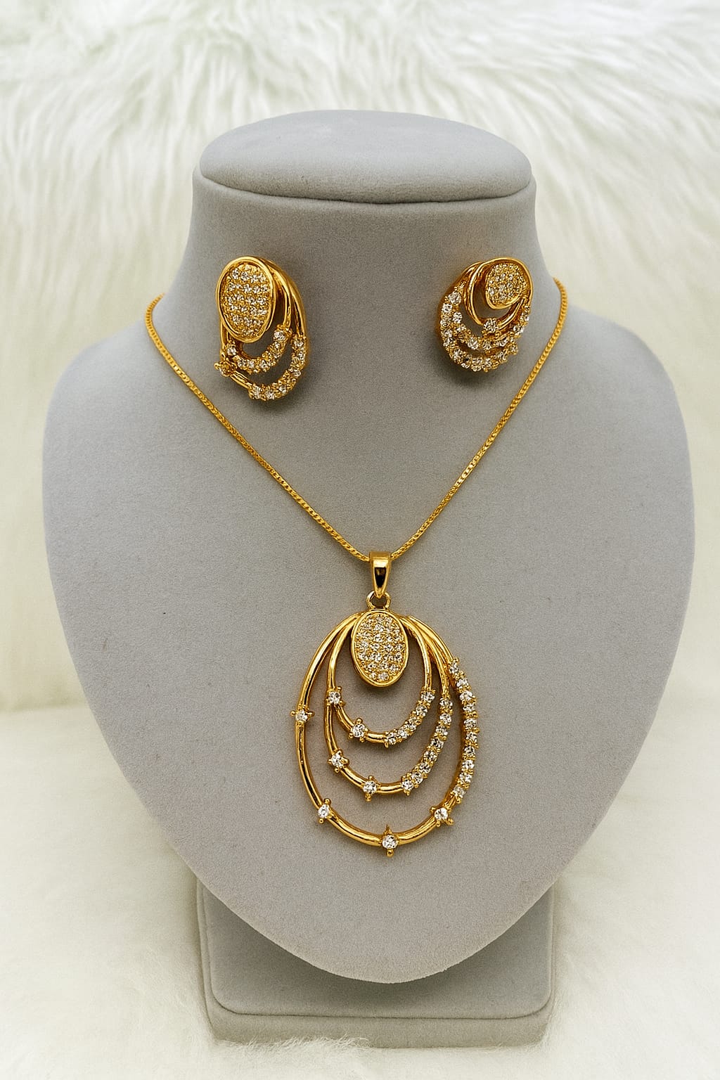 Golden Sparkle antitarnish Oval Necklace Set