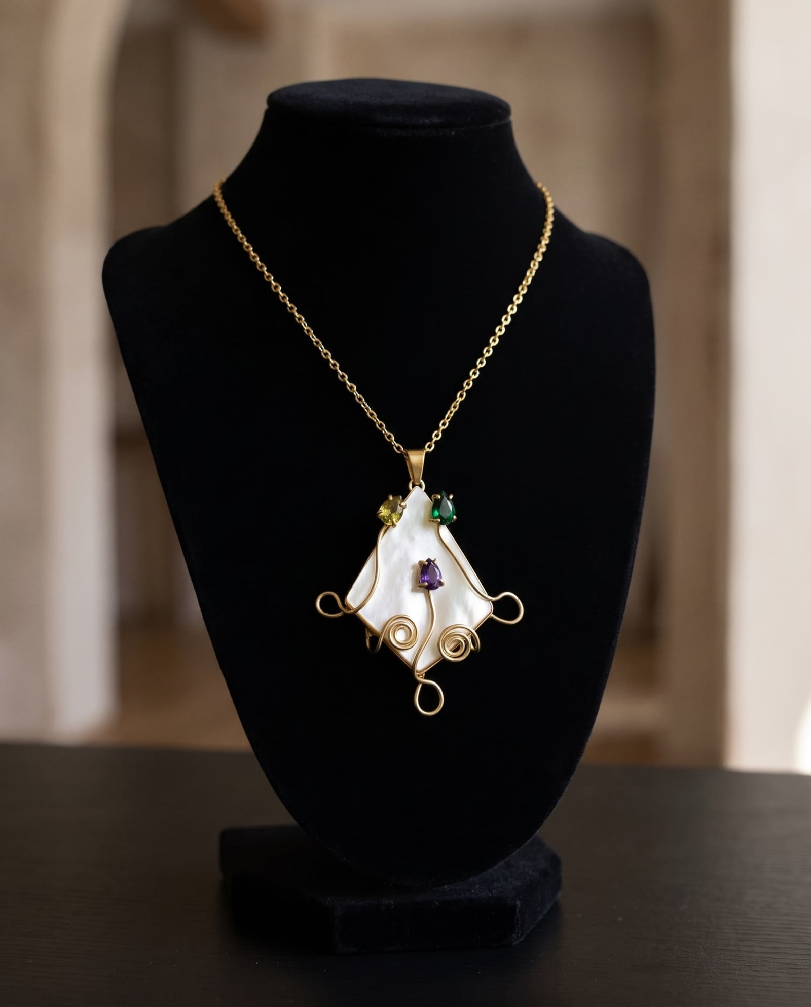 Mother of Pearl Stone Pendant Chain necklace